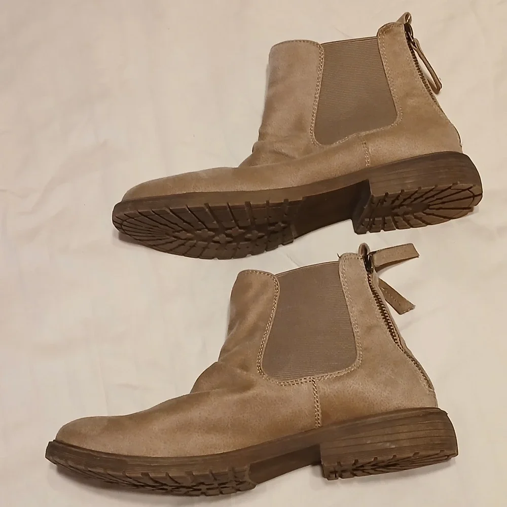 Womens Sz 8.5 Beige Suede Chelsea Boots‎ Back Zip Ankle Booties Fashion Footwear